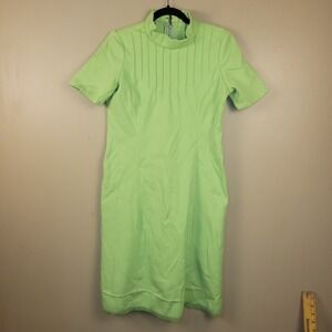 Style / Look: Vintage mod / retro minimalist shift dress with a bold neon green